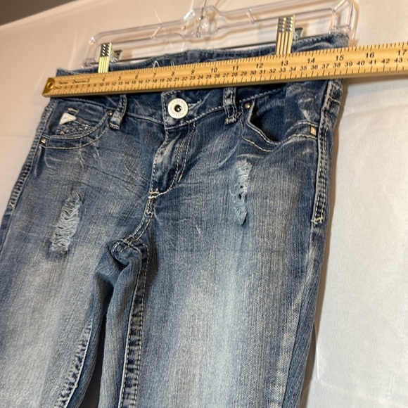 Amethyst Distressed Capri Jeans | Size 7 Juniors - Picture 3 of 8